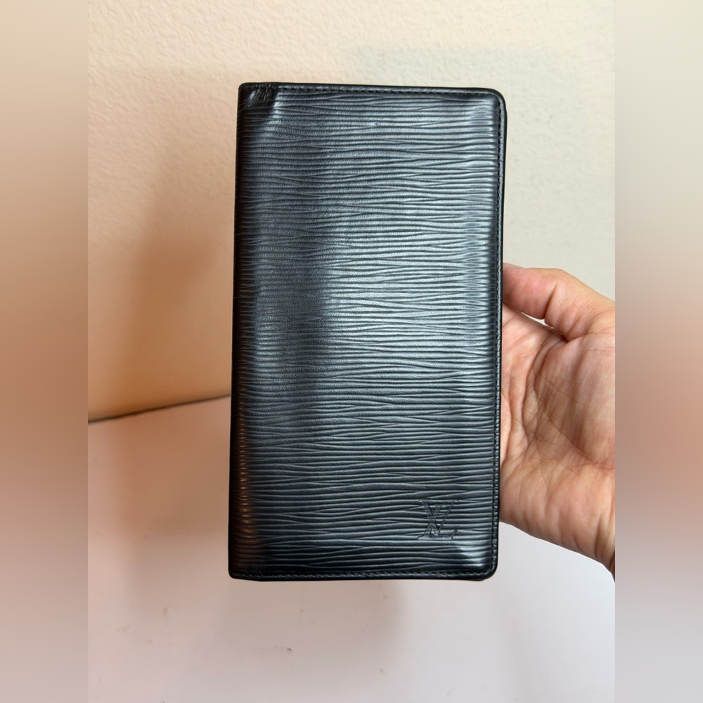 Louis Vuitton Epi Portefeuille Brazza Long Wallet in Black Leather